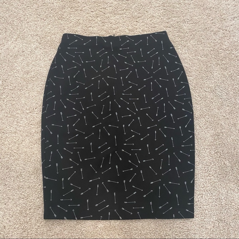 Maison Jules Black and White arrow skirt. NWTs!